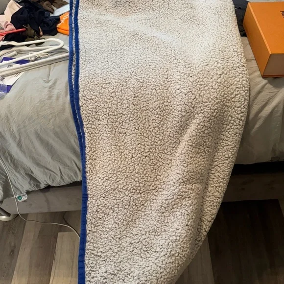 Los Angeles Dodgers Sherpa Blanket - Picture 2 of 2